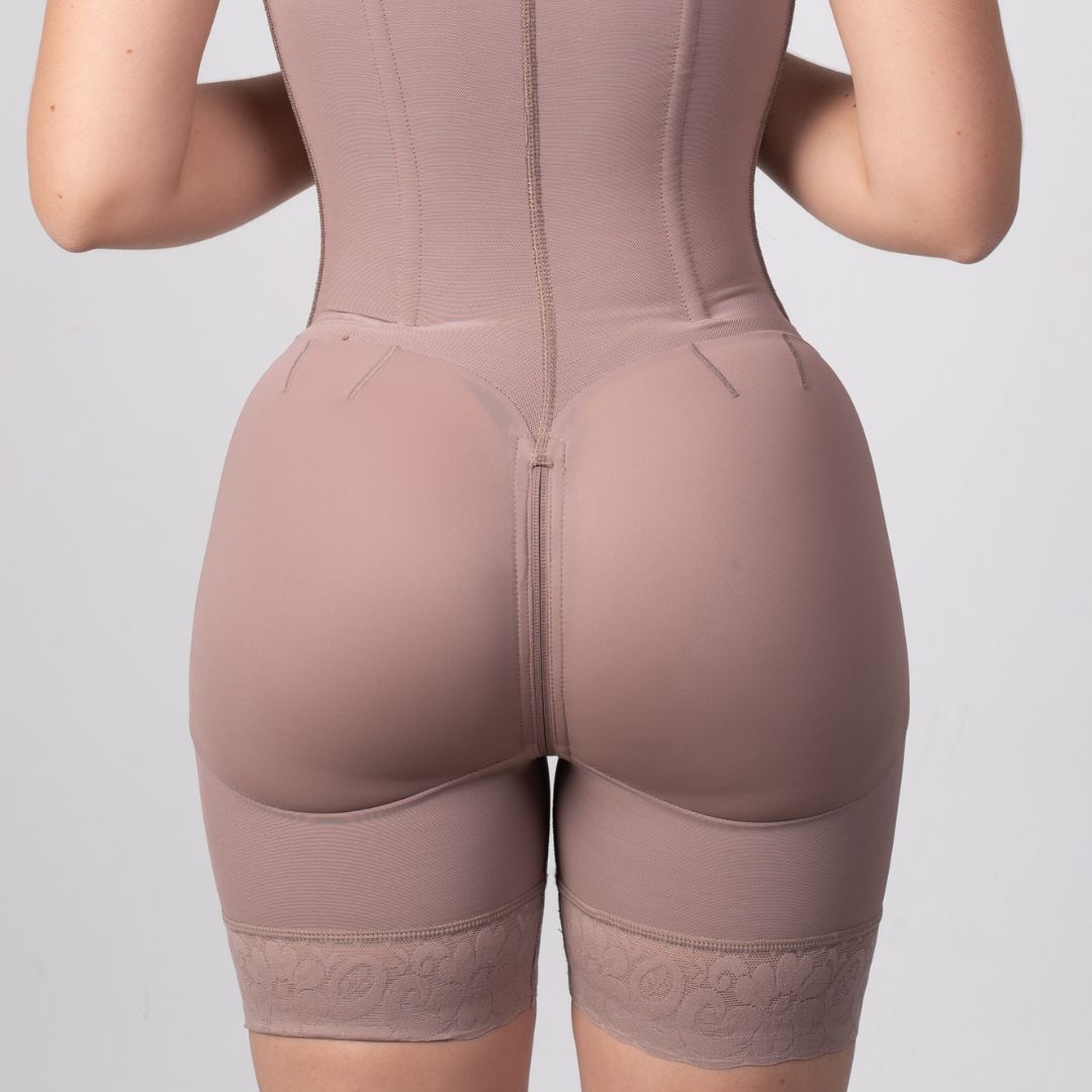 Faja Chupa Panza ofrece libertad en el busto y soporte completo, Soraya by Clinic